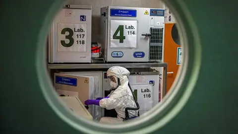 Laboratorio del Centro Nacional de Biotecnología / elPeri&oacute;dico