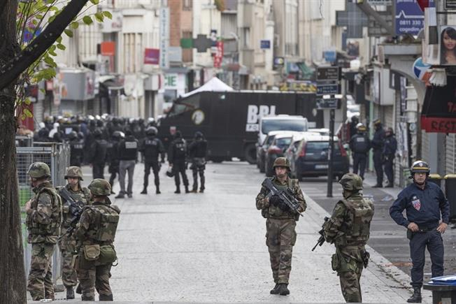 Intervención de la fuerza antiterrorista para detener en los atentados de París el 13 de noviembre de 2015. / Foto: Shutterstock