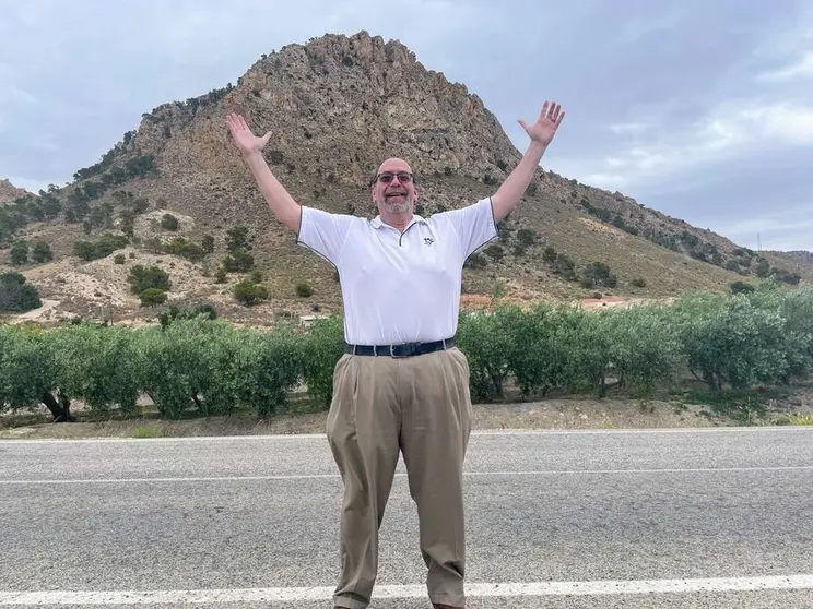 Donald disfrutando del paisaje de la Regi&oacute;n de Murcia. / Fuente: <a href="https://www.ciee.org/go-abroad/work/tefl/blog/ciee-tefl-alumni-spotlight-donald-kerchis">ciee</a>